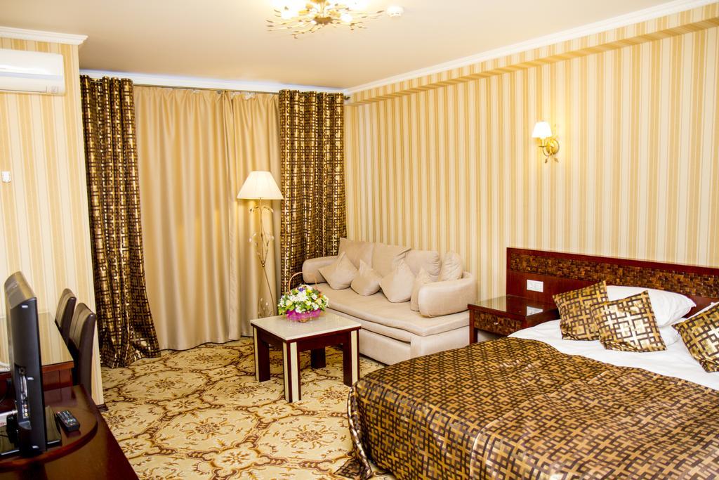 Klassik Hotel Chisináu Exterior foto